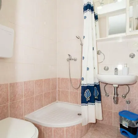 Ivan ゲストハウス 3*
